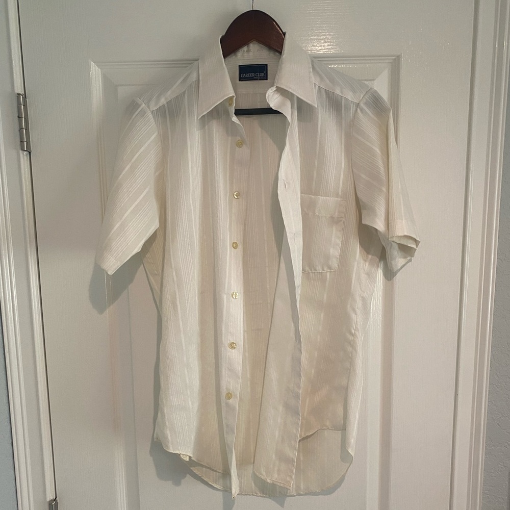 CAREER CLUB SHORTSLEEVE BUTTON DOWN SIZE SMALL - Picture 1 of 6